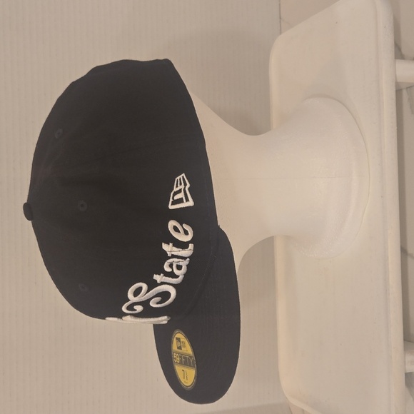 New Era Yankees Empire State Embroidered Baseball Cap Black White Size 7 5/8 - Picture 6 of 9